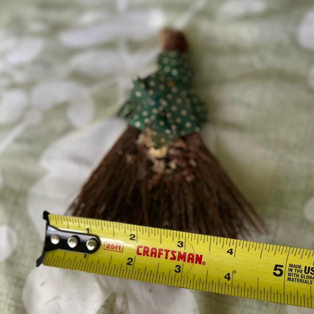 ❌SOLD Cottagecore Olde Handcrafted Handmade Hay Broom With Bow Art - Picture 7 of 8